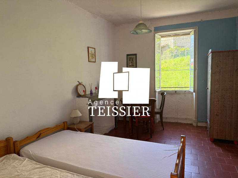 Maison - 216 m² - 12 pièces