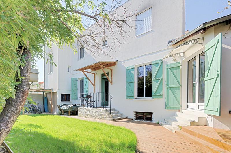 Maison - 95 m² - 5 pièces