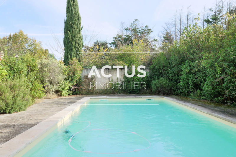 Maison - 202 m² - 7 pièces