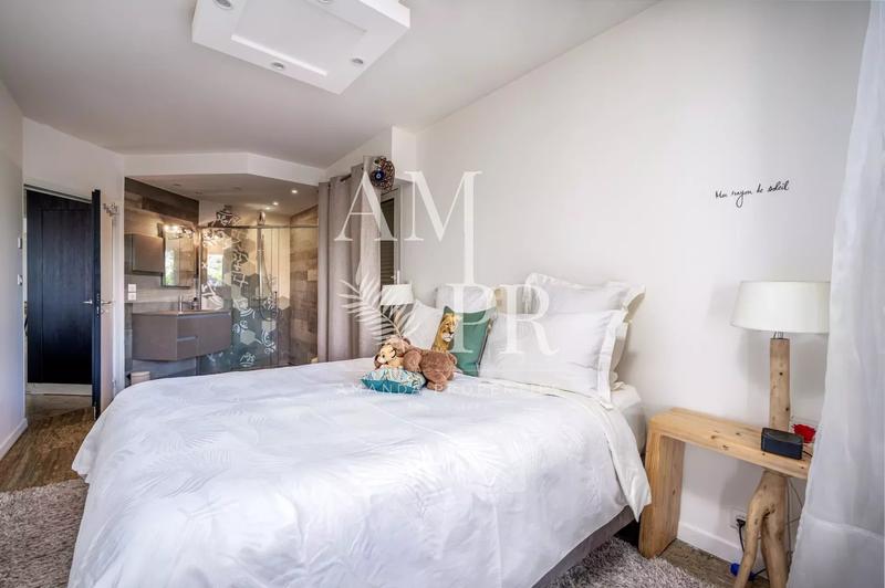 Villa - 265 m² - 6 pièces