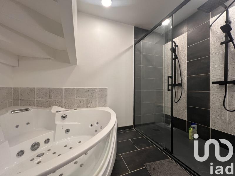 Maison - 210 m² - 10 pièces