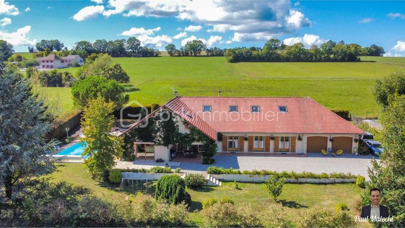 Villa - 295 m² - 9 pièces