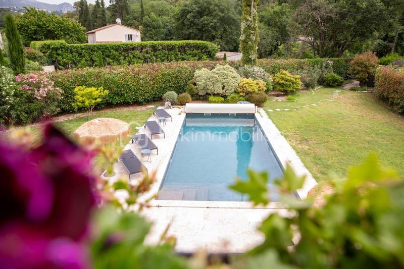 Demeure - 262 m² - 7 pièces