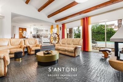 Maison - 198 m² - 5 pièces