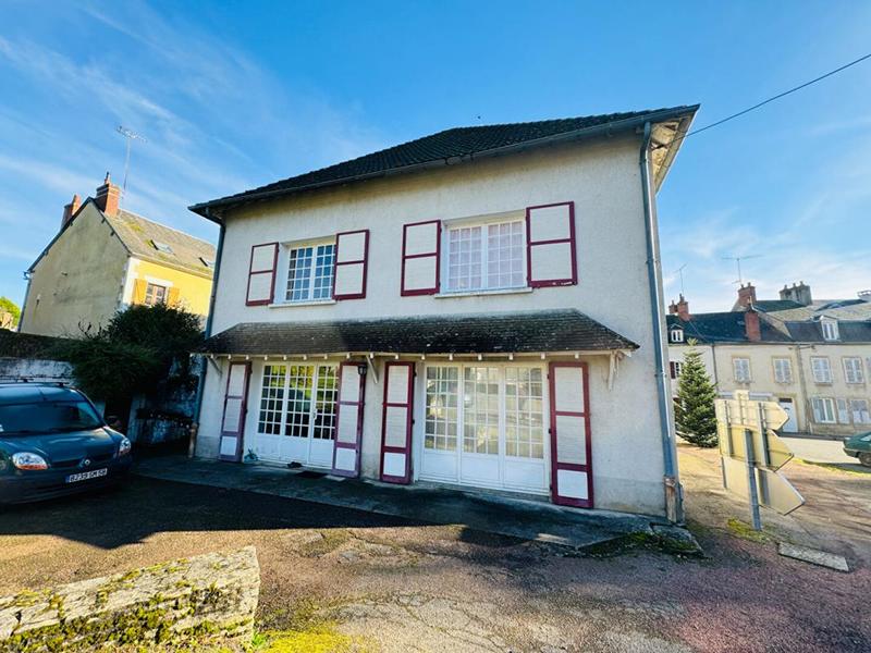 Maison - 264 m² - 9 pièces