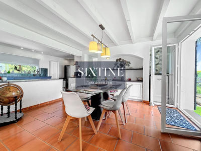 Maison - 197 m² - 9 pièces