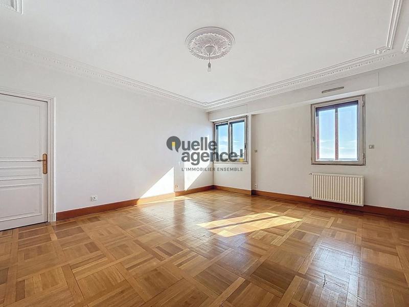 Appartement - 258 m² - 7 pièces