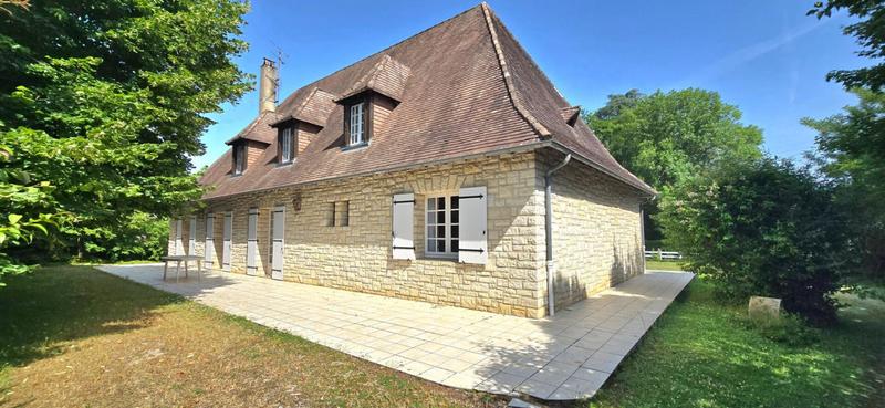 Maison - 280 m² - 11 pièces