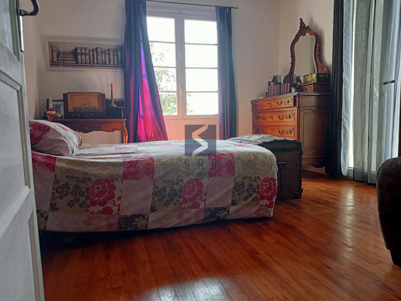 Maison - 210 m² - 9 pièces