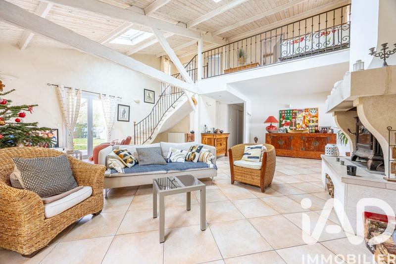 Maison - 250 m² - 7 pièces