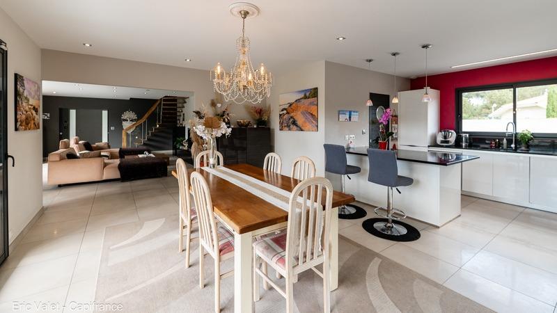 Villa - 230 m² - 6 pièces