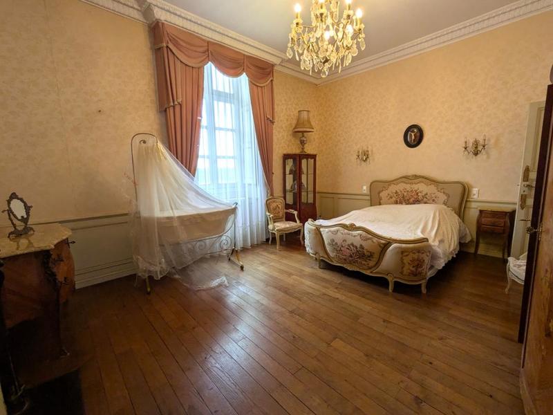 Château - 270 m² - 10 pièces