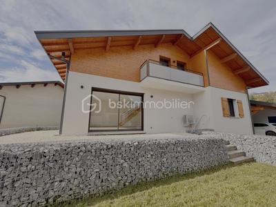 Maison - 122 m² - 5 pièces