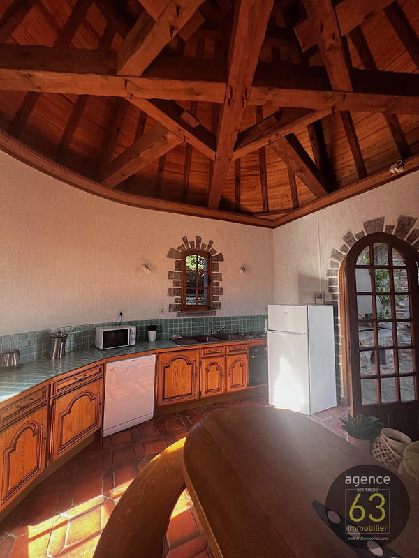 Maison - 430 m² - 9 pièces