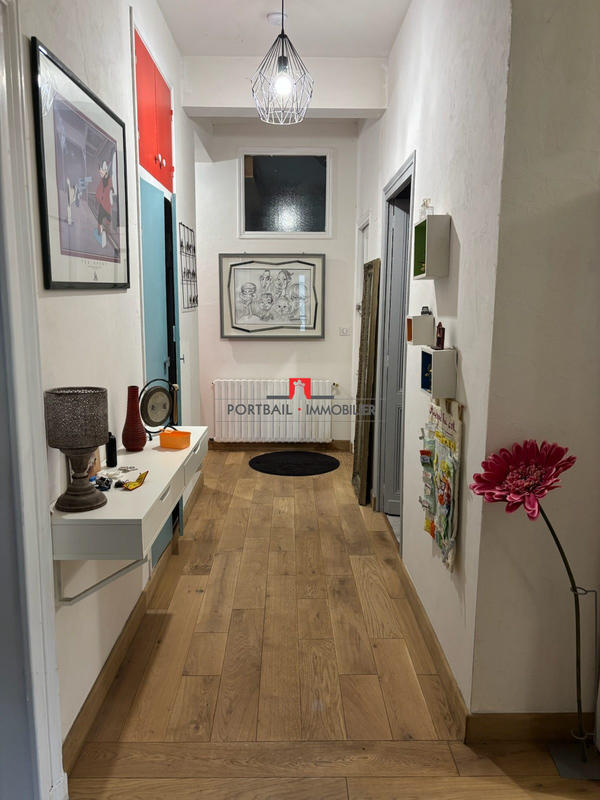 Maison - 243 m² - 10 pièces