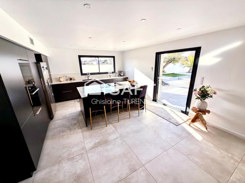 Maison - 220 m² - 6 pièces