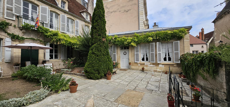 Propriété - 224 m² - 10 pièces