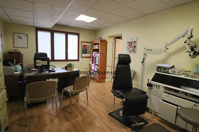 Local d'activités - 182 m²