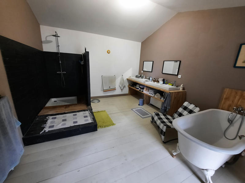 Maison - 237 m² - 6 pièces