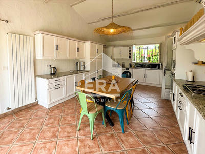 Maison - 340 m² - 12 pièces