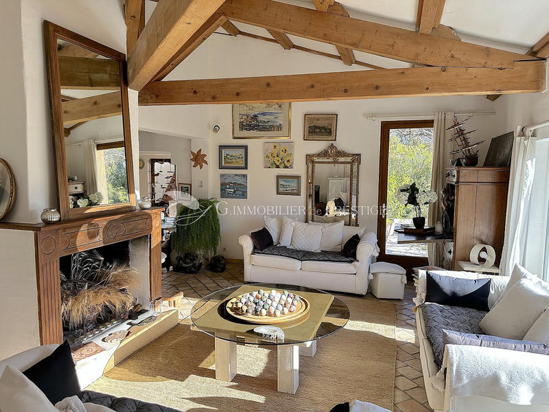 Mas - 400 m² - 14 pièces