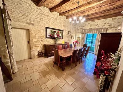 Demeure - 351 m² - 15 pièces