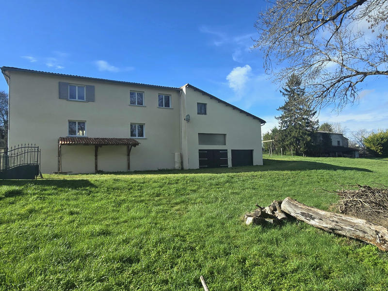 Maison - 254 m² - 8 pièces