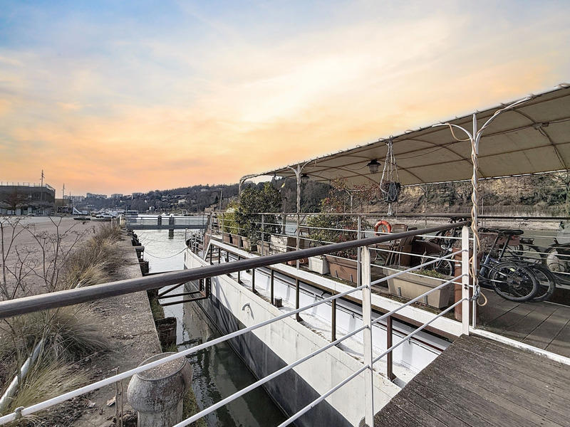 Péniche - 170 m² - 7 pièces