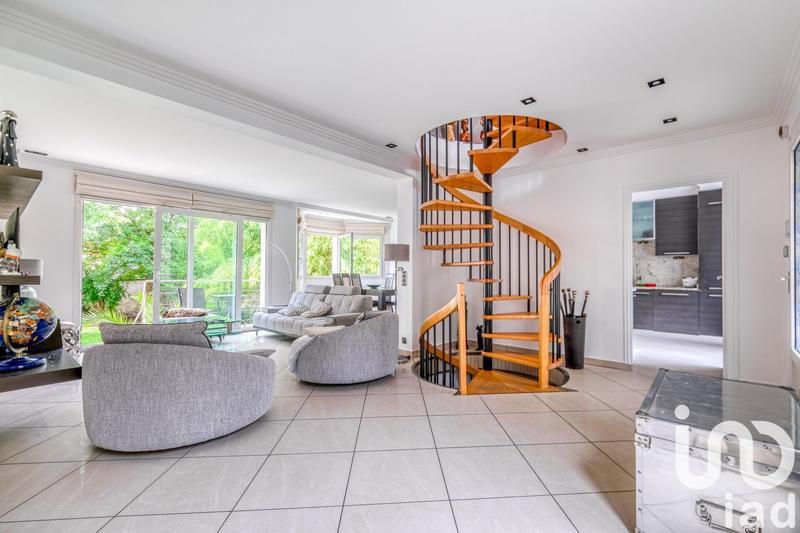 Maison - 180 m² - 6 pièces