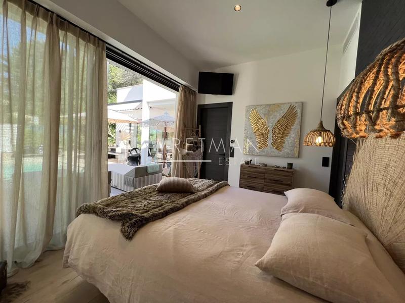 Maison - 220 m² - 7 pièces