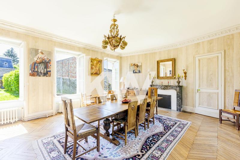 Maison - 700 m² - 23 pièces