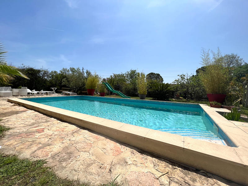 Maison - 210 m² - 8 pièces