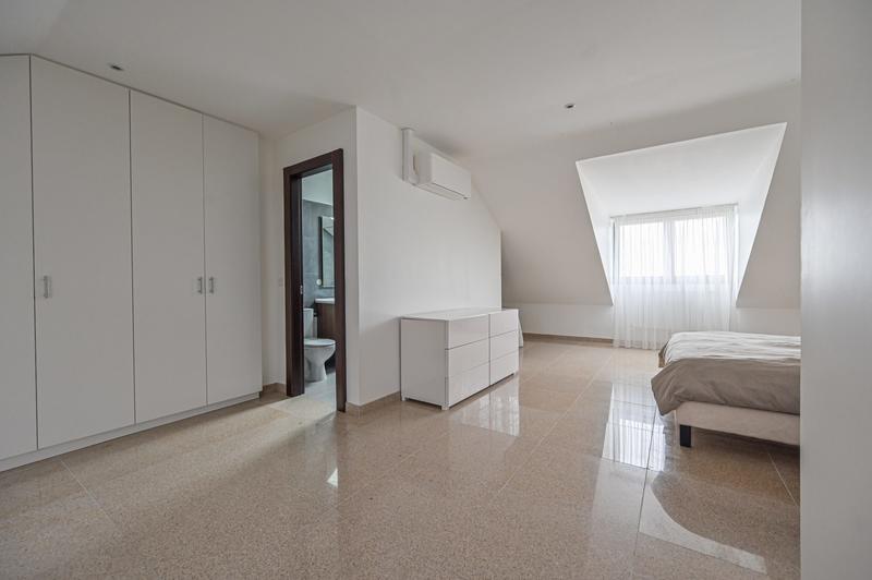 Maison contemporaine - 276 m² - 7 pièces