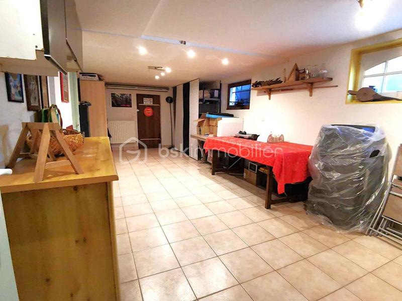 Maison - 248 m² - 11 pièces