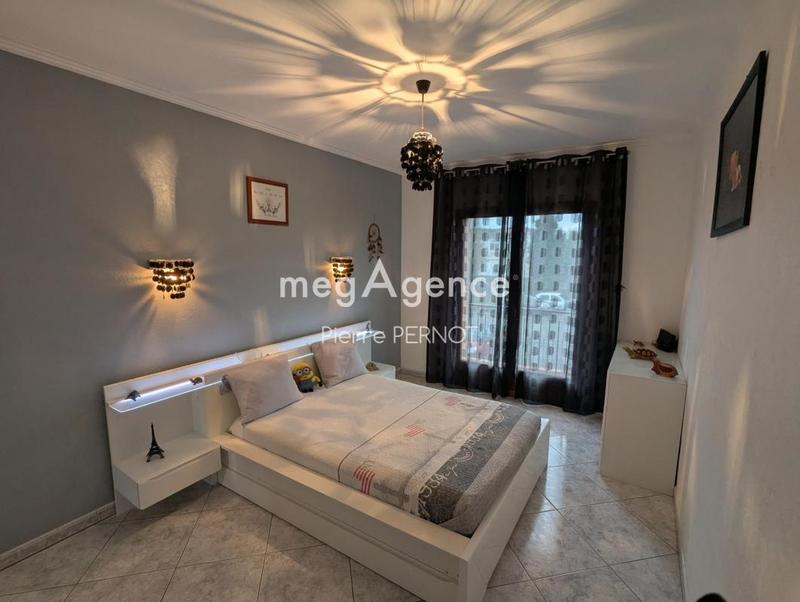 Maison traditionnelle - 175 m² - 6 pièces