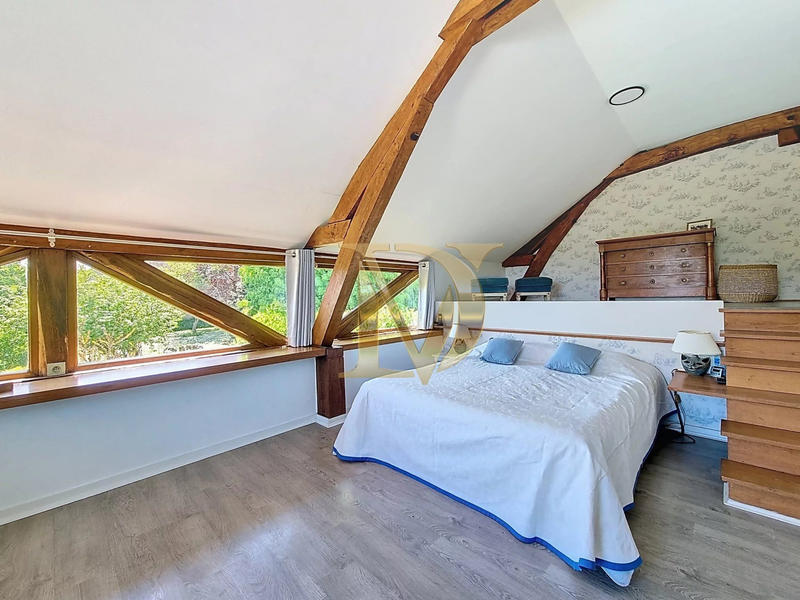 Maison - 350 m² - 10 pièces