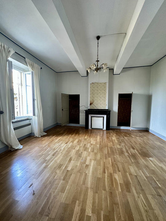 Maison - 220 m² - 8 pièces