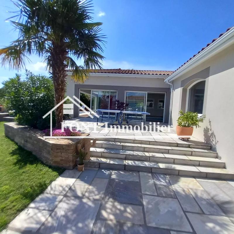 Maison - 338 m² - 8 pièces