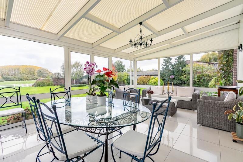 Maison - 300 m² - 7 pièces