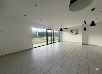 Local commercial - 104 m²