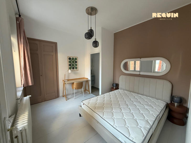 Maison - 230 m² - 9 pièces