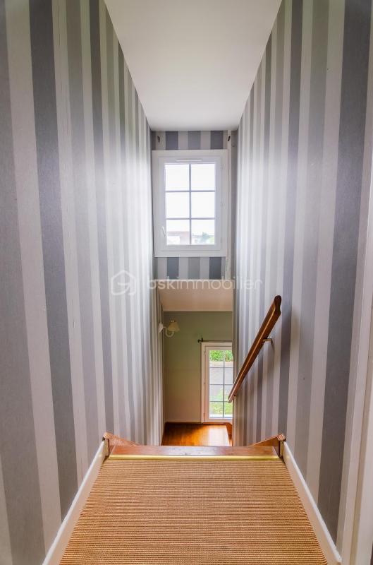 Pavillon - 180 m² - 7 pièces