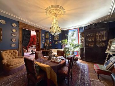 Maison - 287 m² - 12 pièces