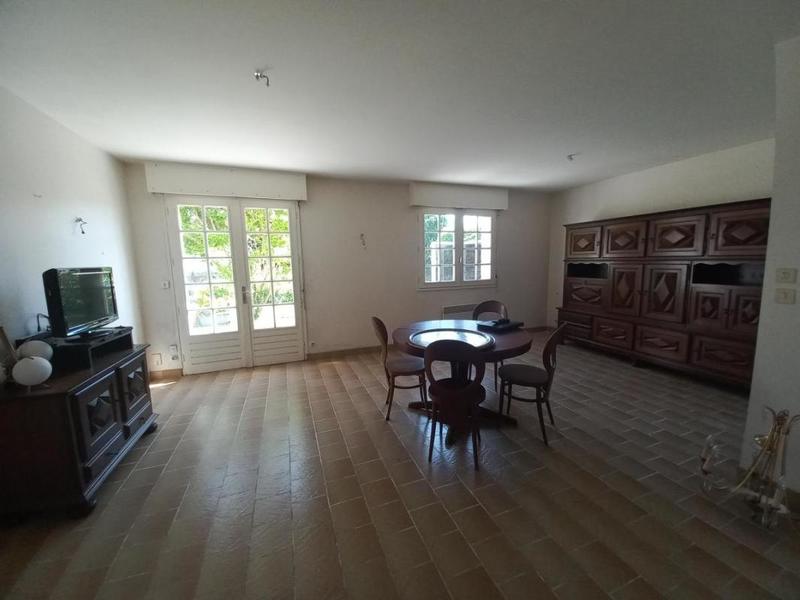 Maison - 241 m² - 10 pièces