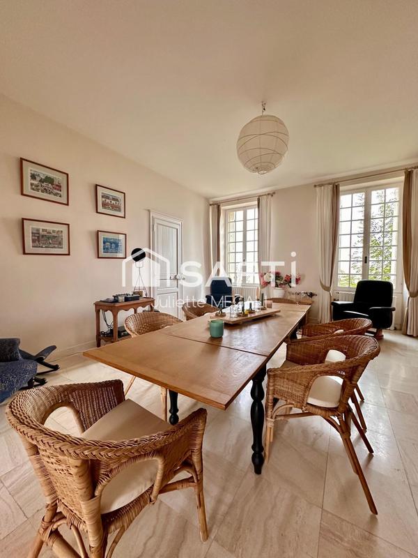 Maison - 379 m² - 10 pièces