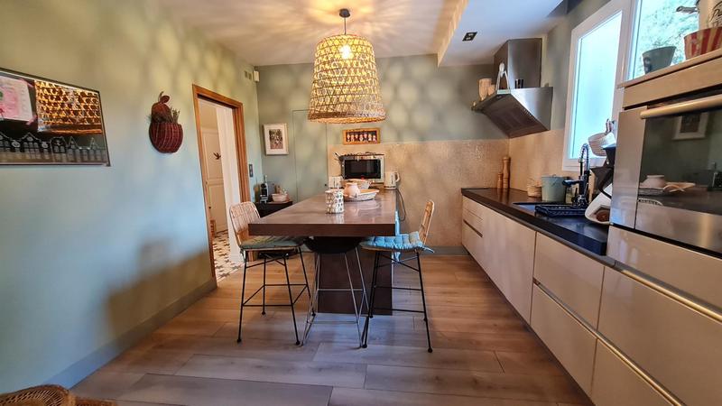 Maison - 230 m² - 8 pièces