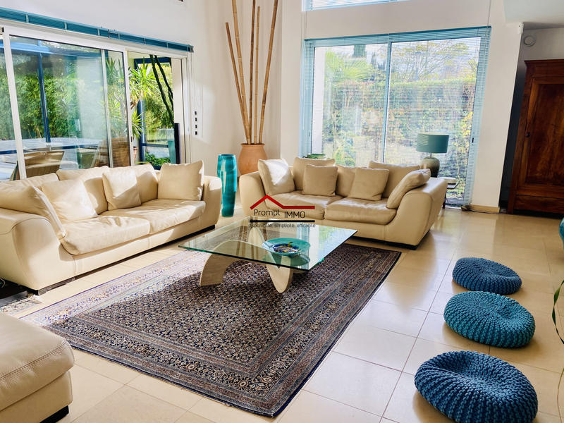 Villa - 250 m² - 6 pièces