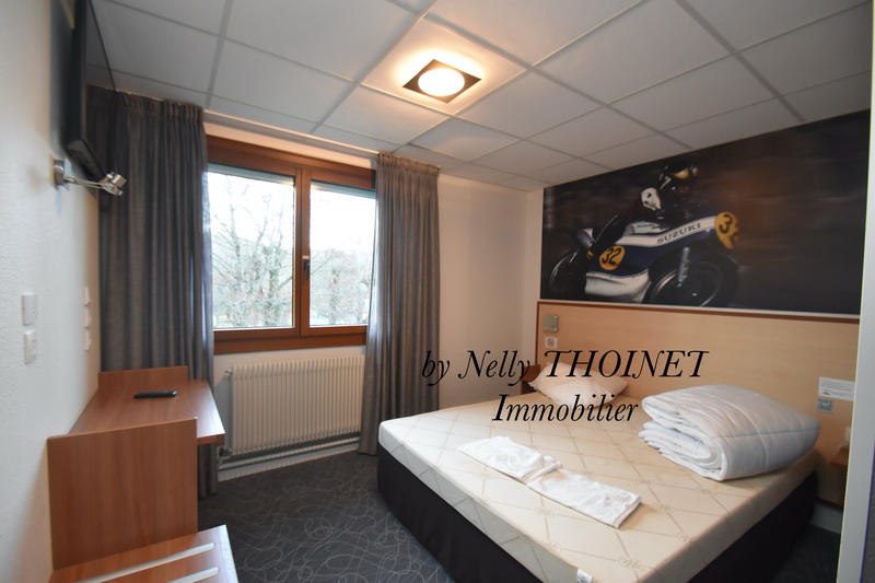 Local commercial - 1 500 m²