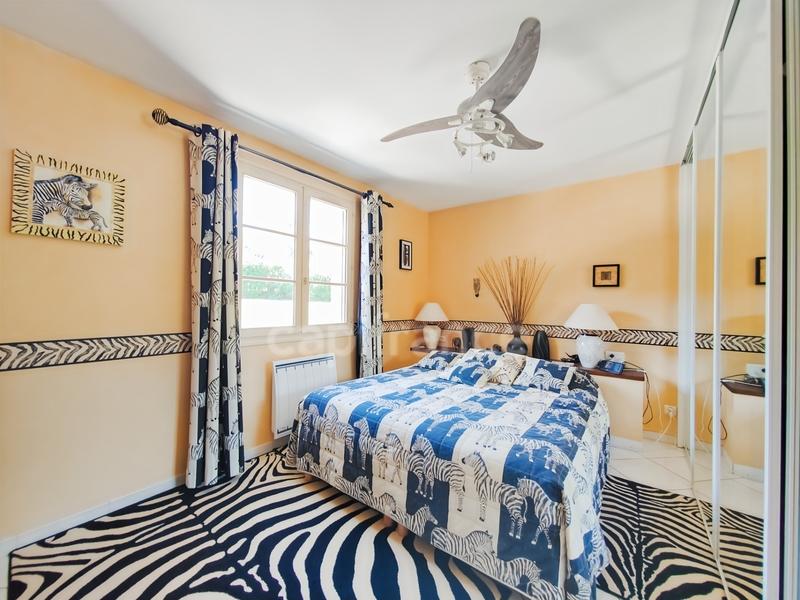 Maison - 250 m² - 8 pièces