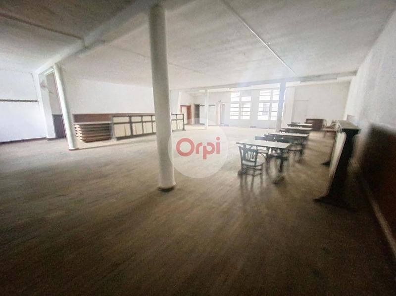 Maison - 557 m² - 9 pièces